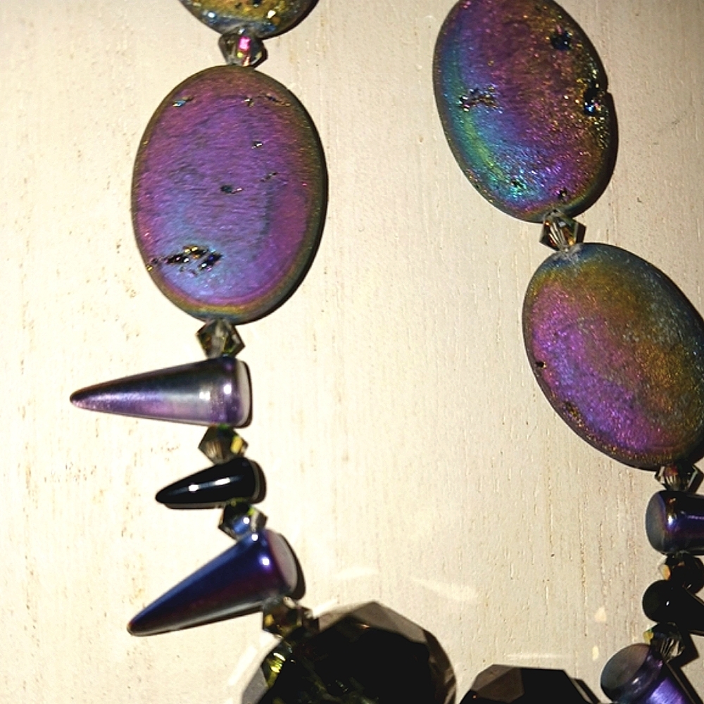 Rainbow druzy geode agate crystal necklace with glass skulls & spikes &earrings - Picture 7 of 15